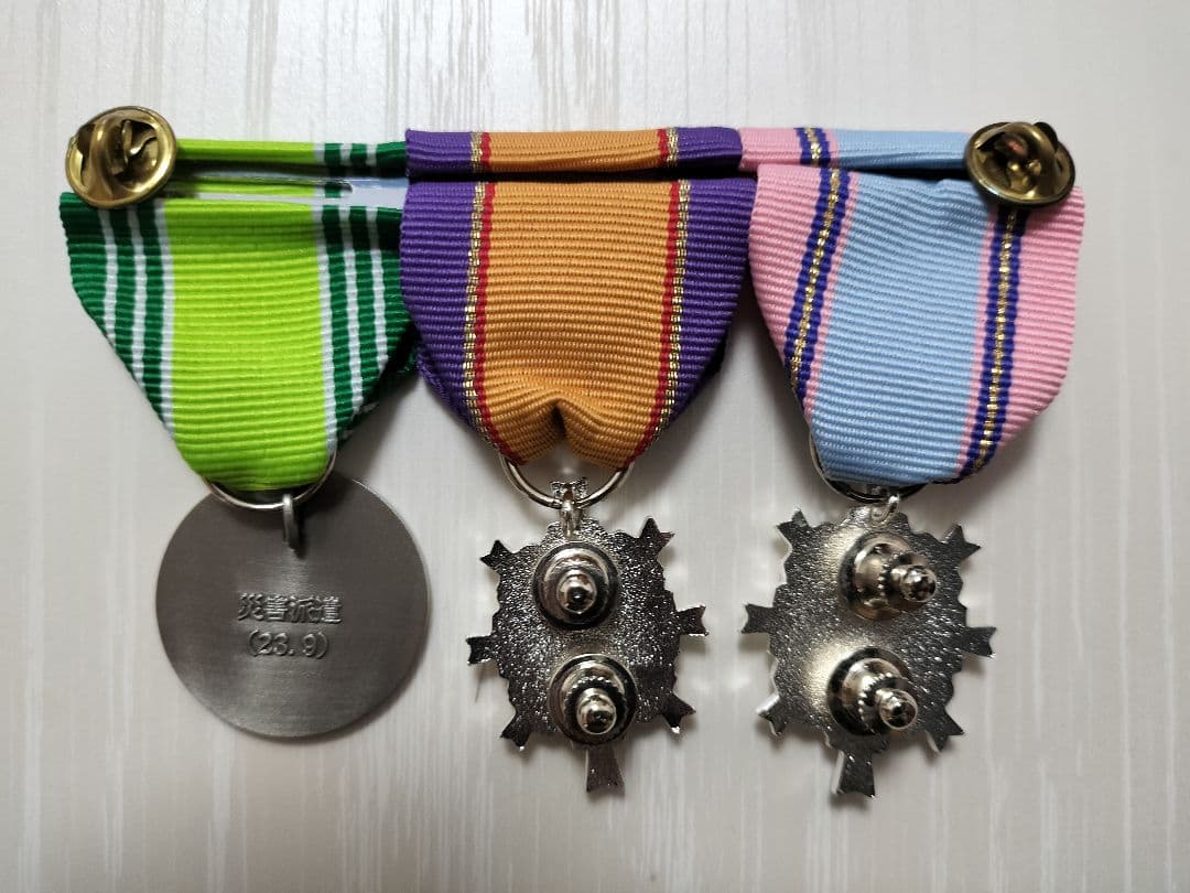 自衛隊・防衛功労章【新品】・4点セット（第3〜5級+第1級部隊功績）