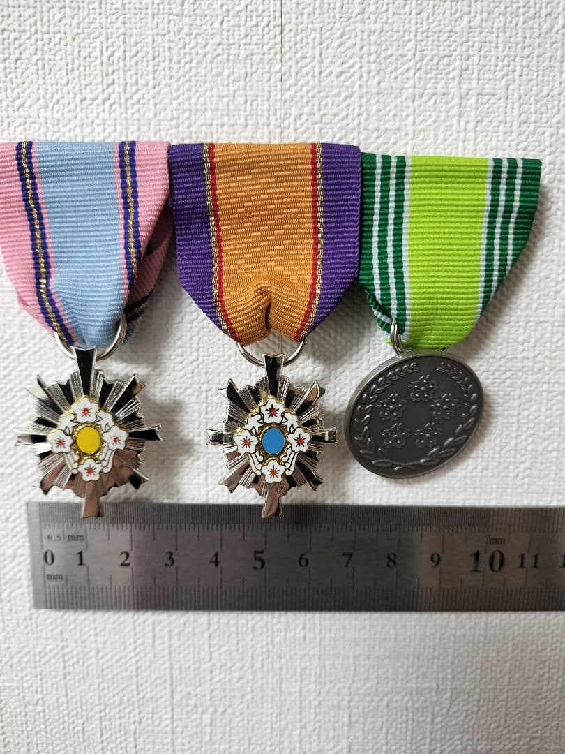 自衛隊・防衛功労章【新品】・4点セット（第3〜5級+第1級部隊功績）