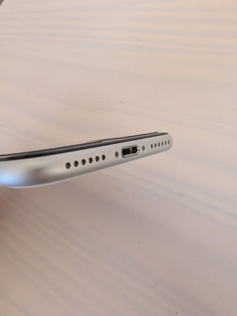 iPhoneSE 第2世代 64GB WHITE SIMフリー ホワイト スマホ