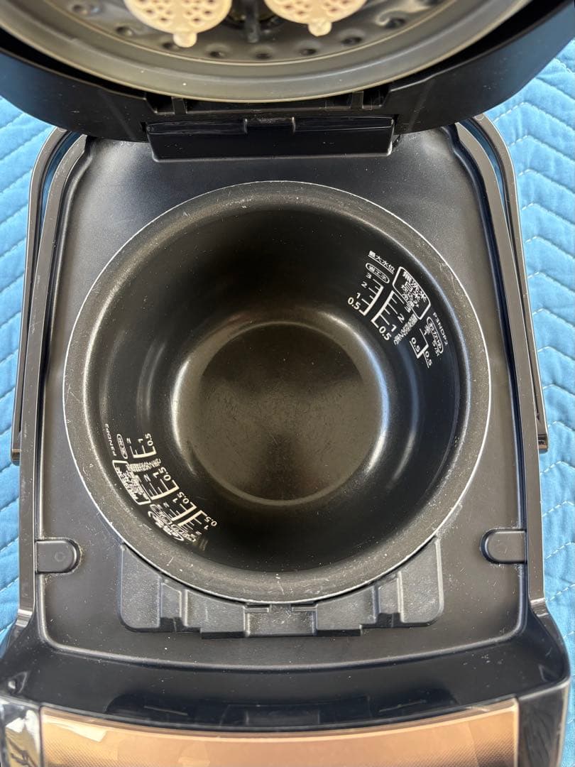 【けーた】アイリスオーヤマ　圧力IH炊飯器 KRC-PC30-B【63】