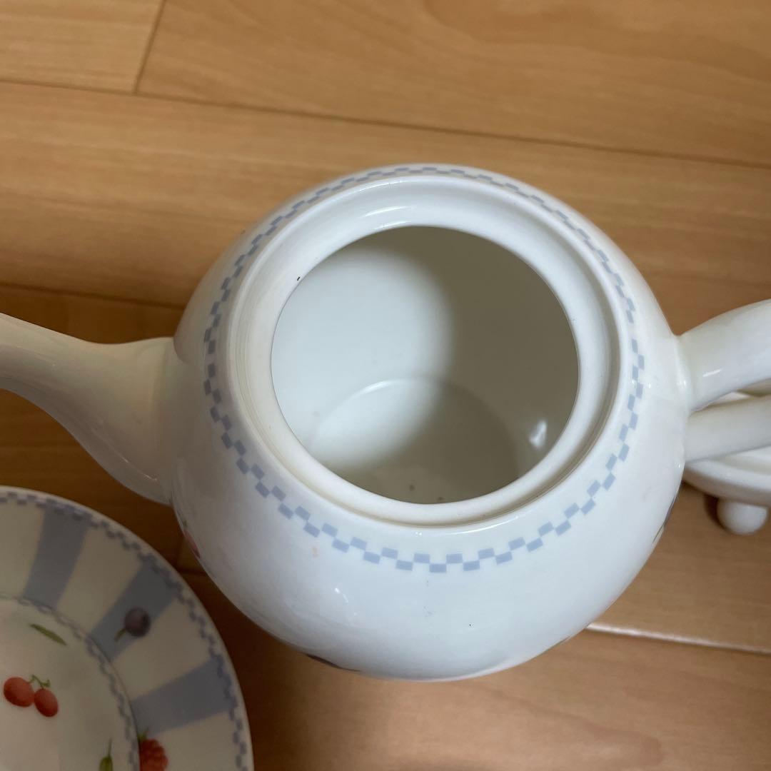 ナルミ　さくらんぼストロベリーガーデン　カップ＆ソーサー　ポット付茶器　16点