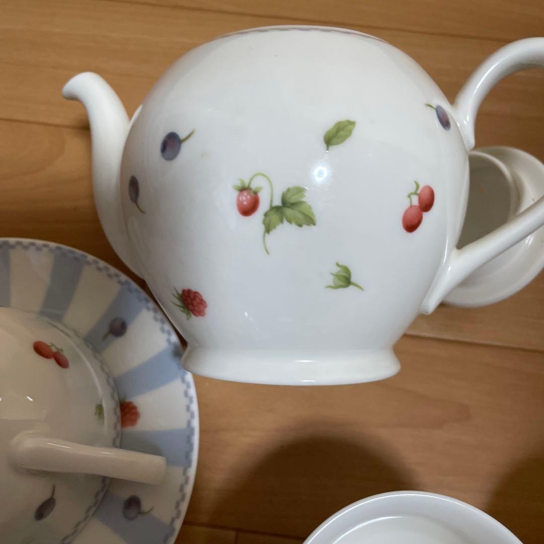 ナルミ　さくらんぼストロベリーガーデン　カップ＆ソーサー　ポット付茶器　16点