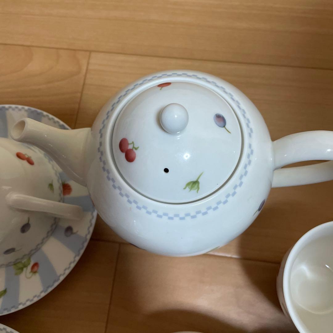 ナルミ　さくらんぼストロベリーガーデン　カップ＆ソーサー　ポット付茶器　16点