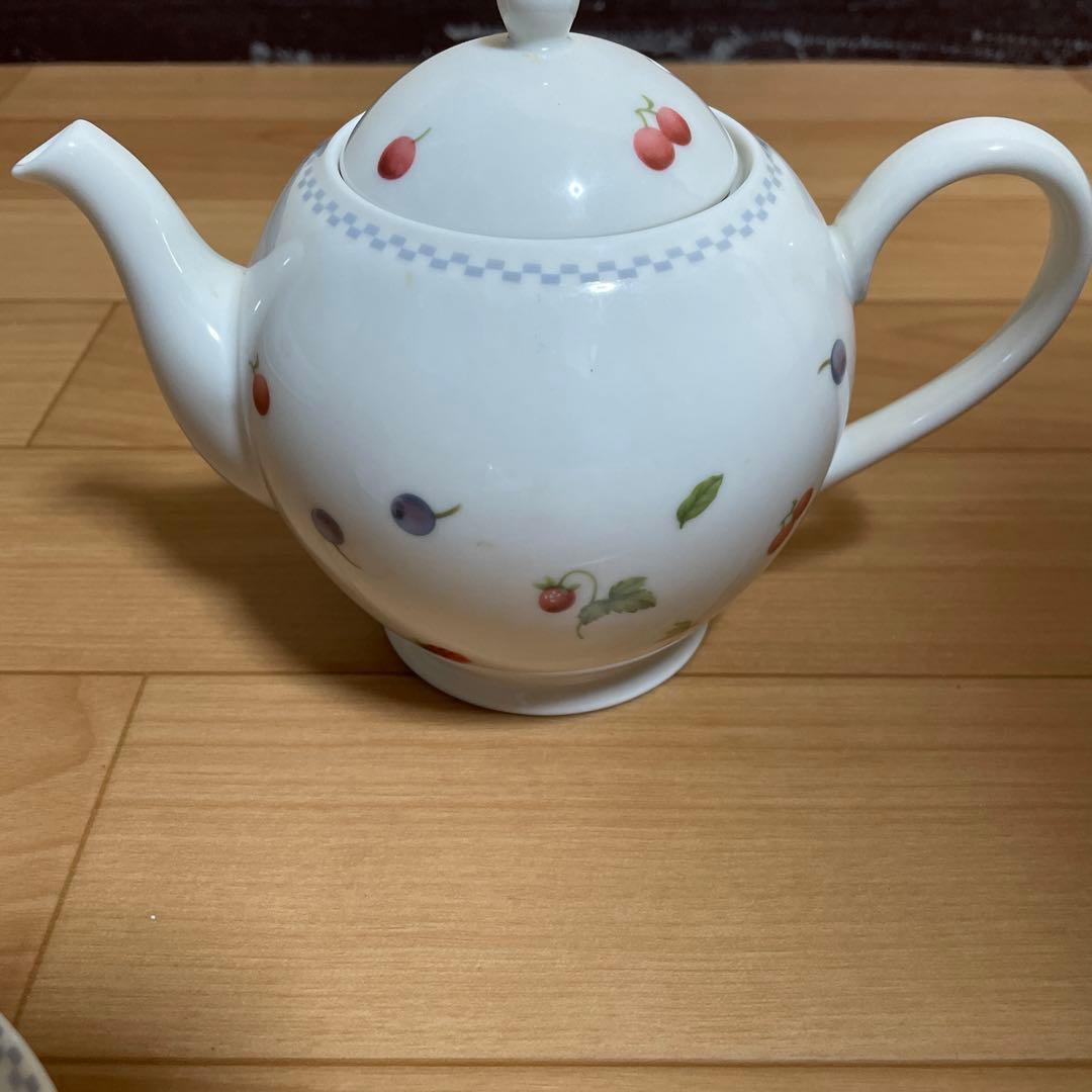 ナルミ　さくらんぼストロベリーガーデン　カップ＆ソーサー　ポット付茶器　16点