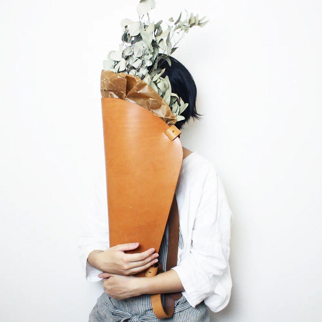 Lille og Stor blomst Lブラックレザー フラワーバッグ