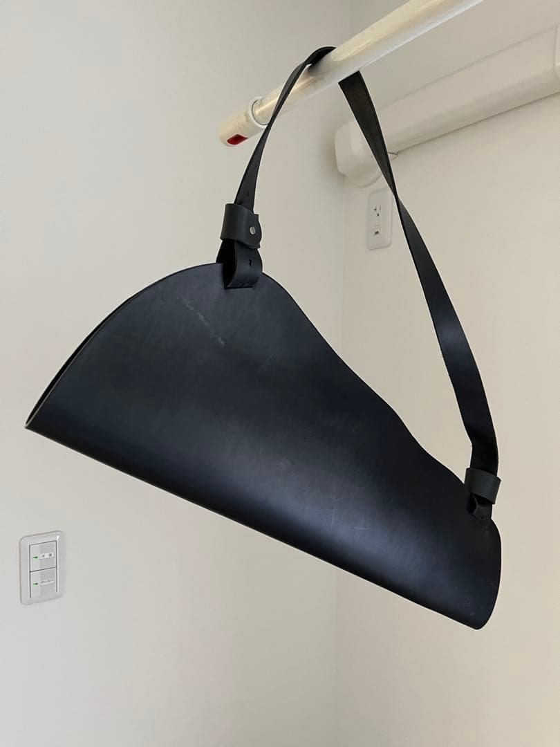 Lille og Stor blomst Lブラックレザー フラワーバッグ