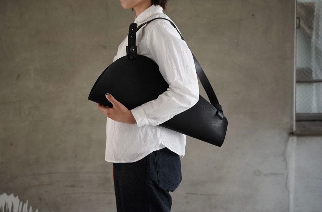 Lille og Stor blomst Lブラックレザー フラワーバッグ