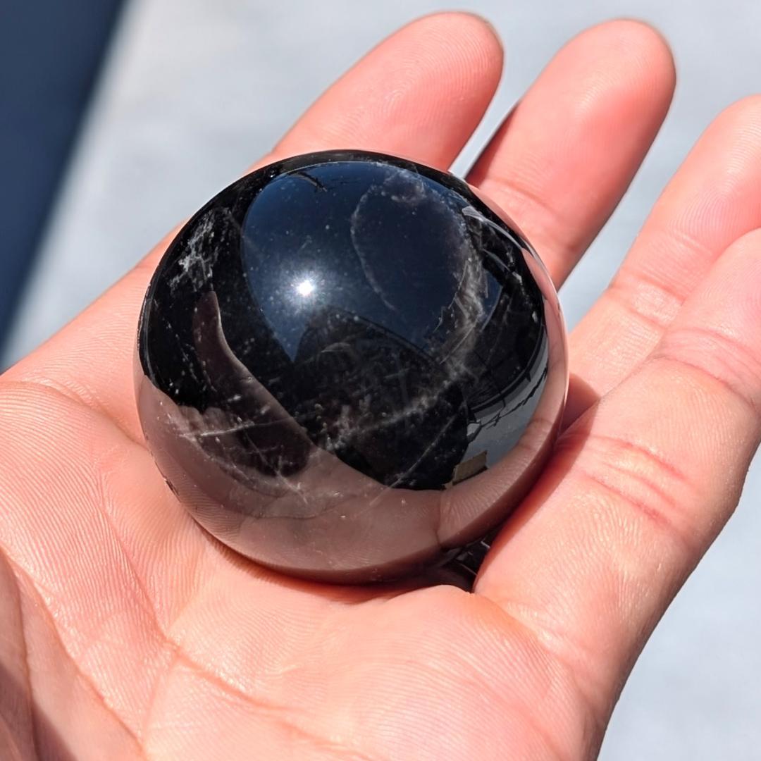 一点物 黒水晶 モリオン スフィア 山東省産 44ミリ 120g 浄化力