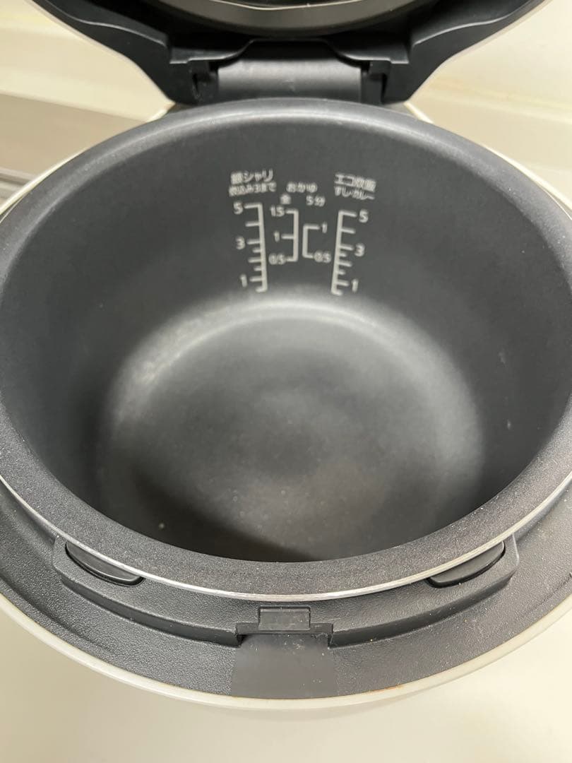 Panasonic SR-NB102 炊飯器 2023年製（蓋の開閉に注意点有）