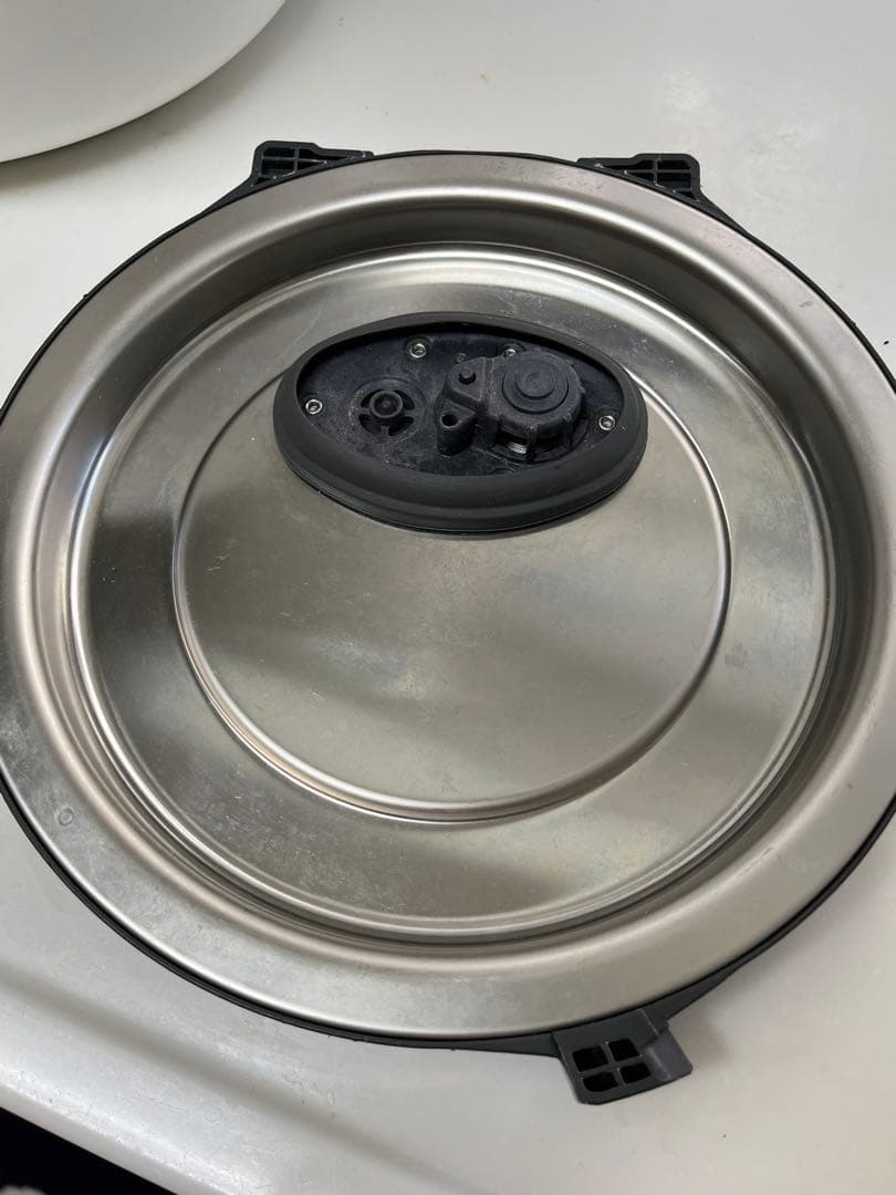 Panasonic SR-NB102 炊飯器 2023年製（蓋の開閉に注意点有）