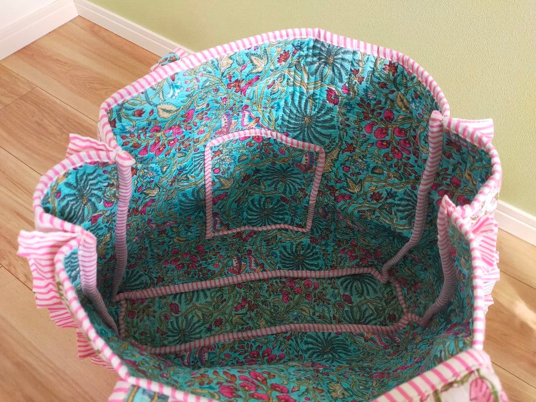 インド直輸入　ブロックプリント　花柄フリル付きリバーシブルトートバッグ