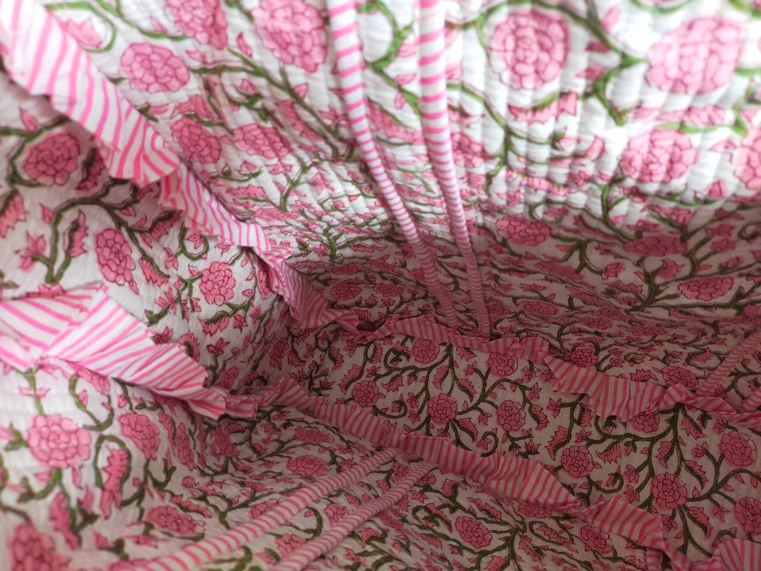 インド直輸入　ブロックプリント　花柄フリル付きリバーシブルトートバッグ