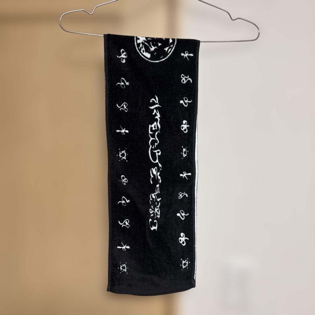 ずとまよ 水飲み場で拭く黒いタオル 夏休みLIVE マフラータオル