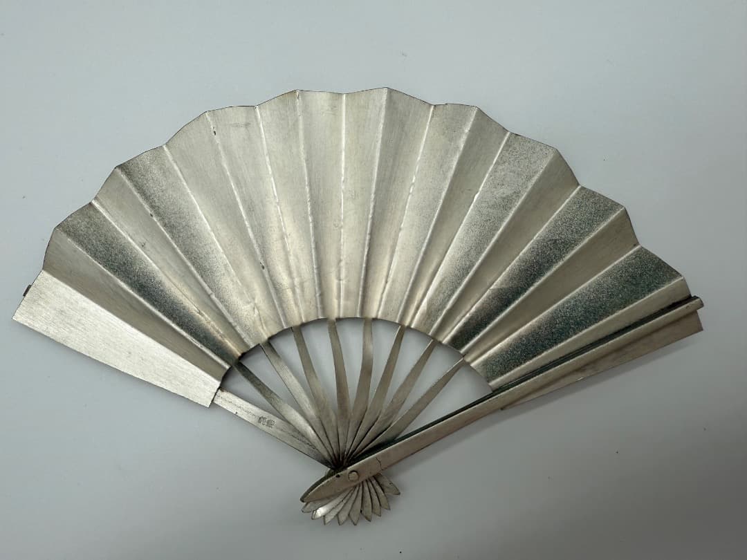セ*セ様 金属製 花模様 扇子　純銀　シルバー
