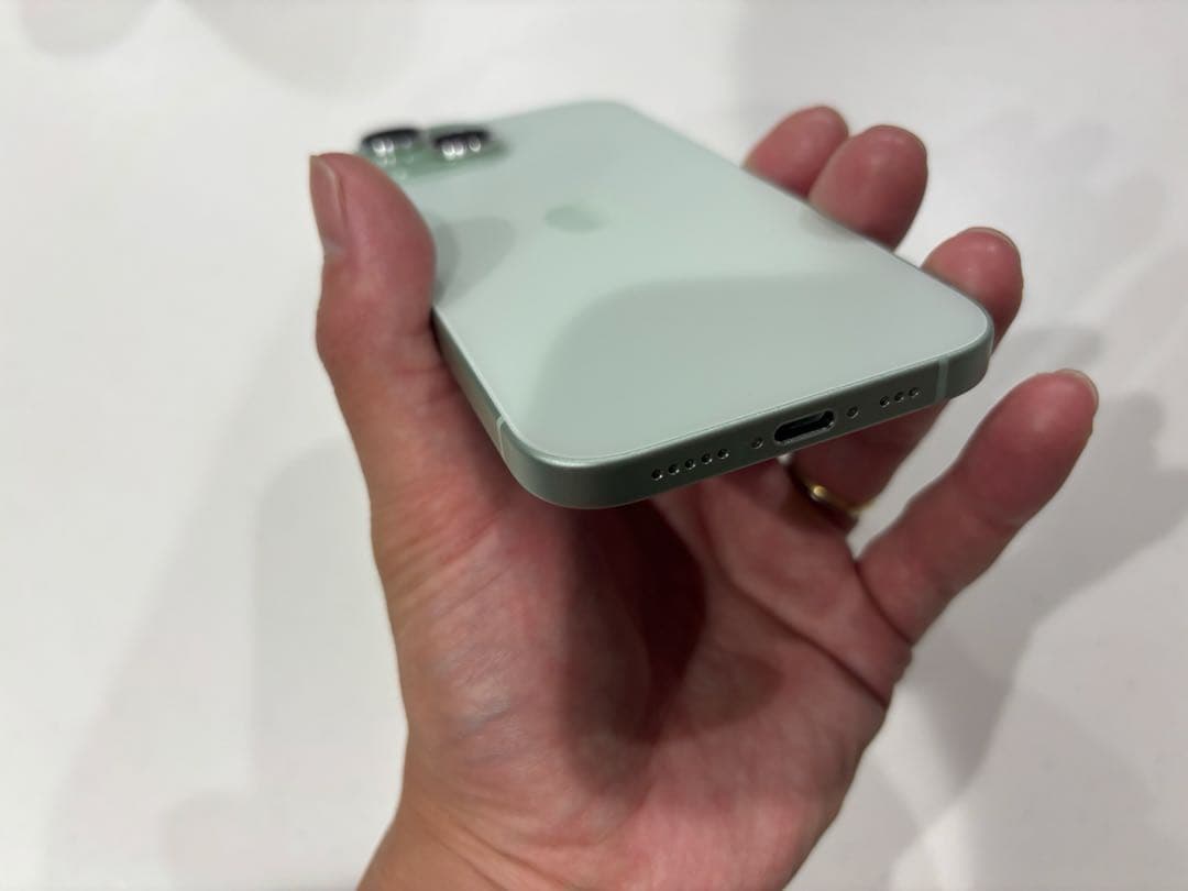 ぴんちゃま専用　iPhone15 グリーン　128GB