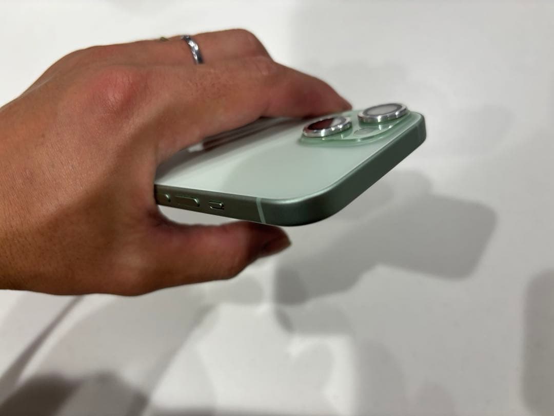 ぴんちゃま専用　iPhone15 グリーン　128GB