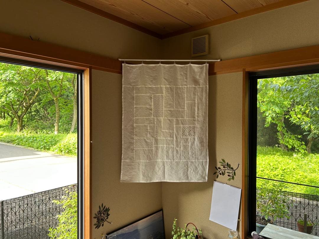 「オフ色と草花の穴刺繍」麻ポジャギ