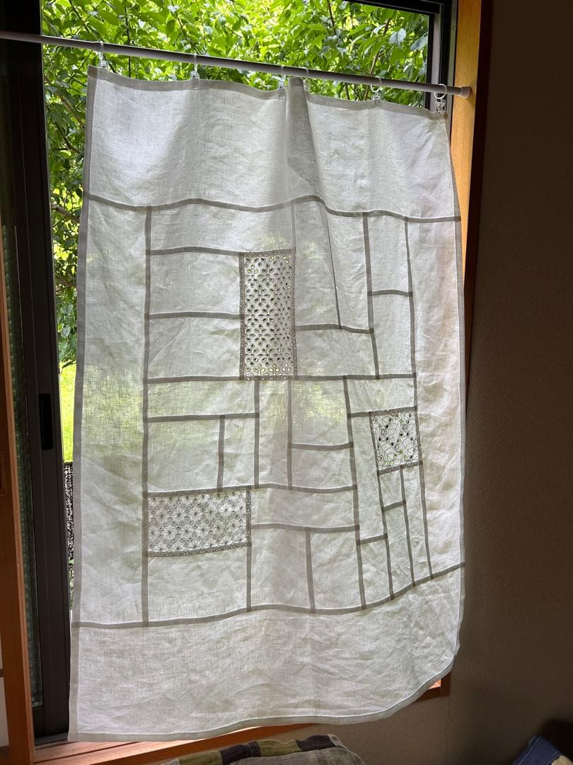 「オフ色と草花の穴刺繍」麻ポジャギ