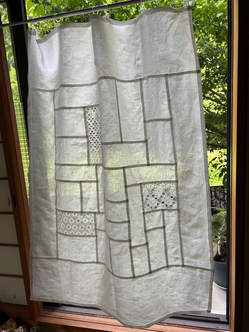 「オフ色と草花の穴刺繍」麻ポジャギ