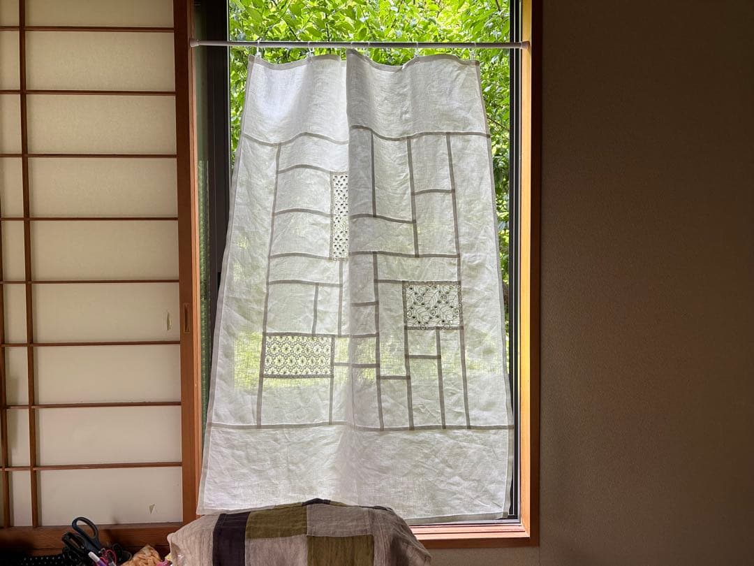 「オフ色と草花の穴刺繍」麻ポジャギ