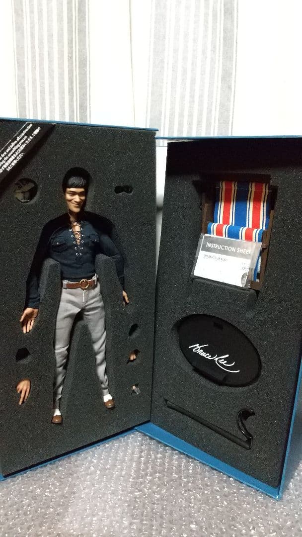 最終値下げ！美品　廃盤　HOT TOYS　マイコン　ブルース・リー カジュアル版