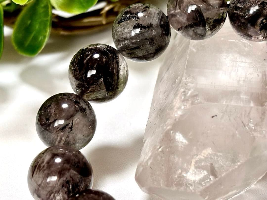 最高品質　光を纏いし神の聖石　ガネッシュヒマール産　虹のブラックエレスチャル