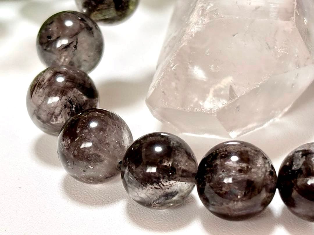 最高品質　光を纏いし神の聖石　ガネッシュヒマール産　虹のブラックエレスチャル