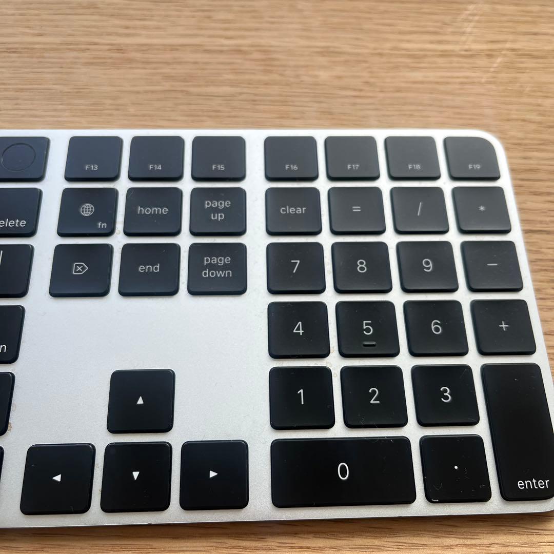 【美品】Appleキーボード、テンキー付き、USB–C充電、日本語 、ブラック