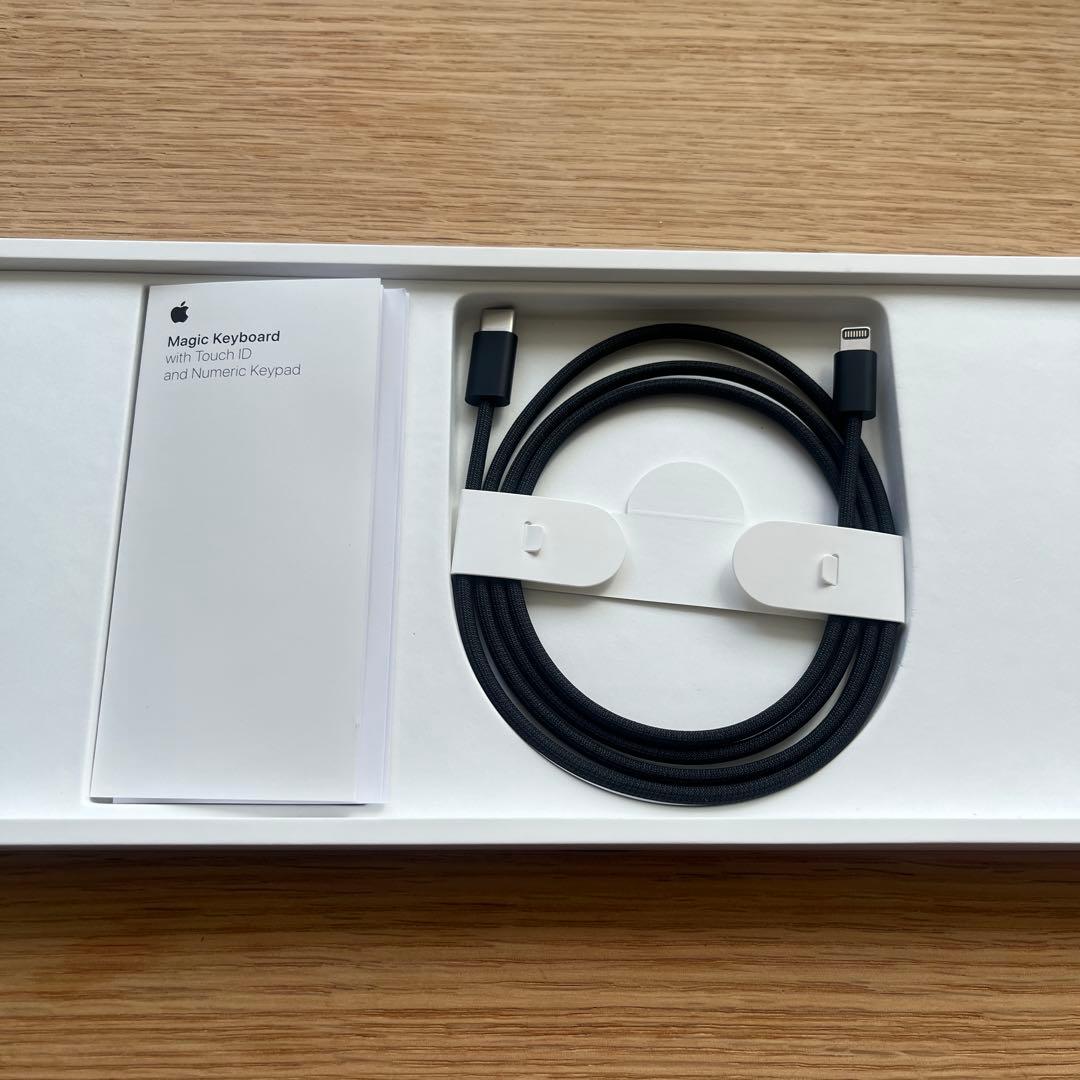 【美品】Appleキーボード、テンキー付き、USB–C充電、日本語 、ブラック