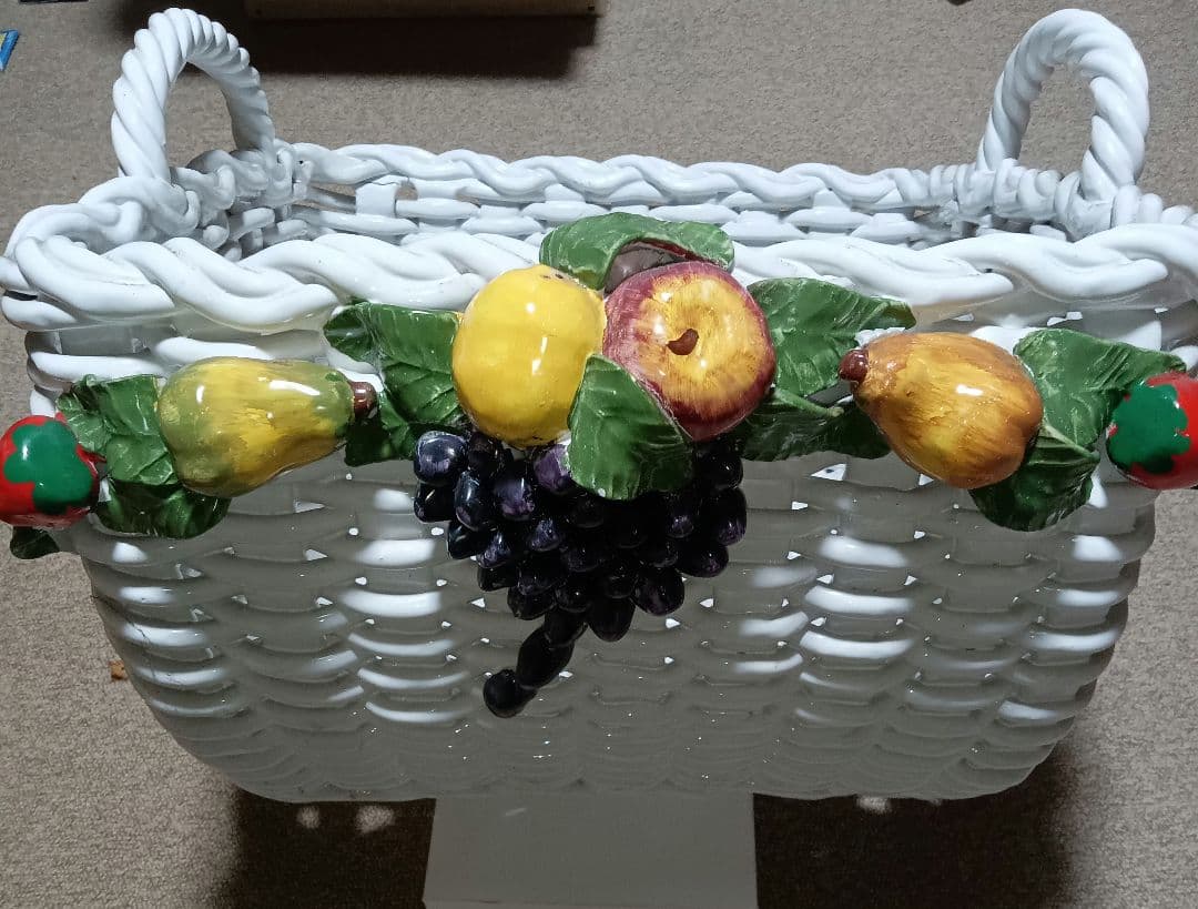 フルーツバスケット等、大きい物等を、入れる陶器！