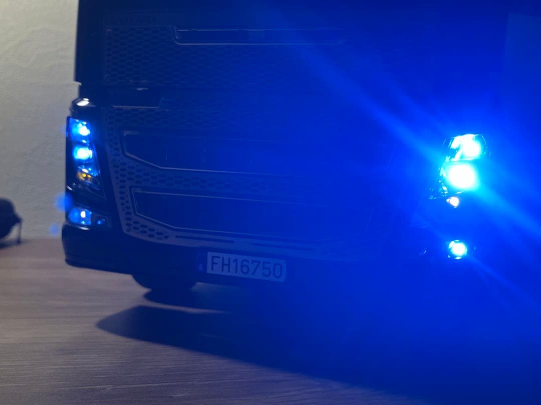 タミヤ1/14 ボルボ FH16 トレーラーヘッド フルオペ 土日限定価格