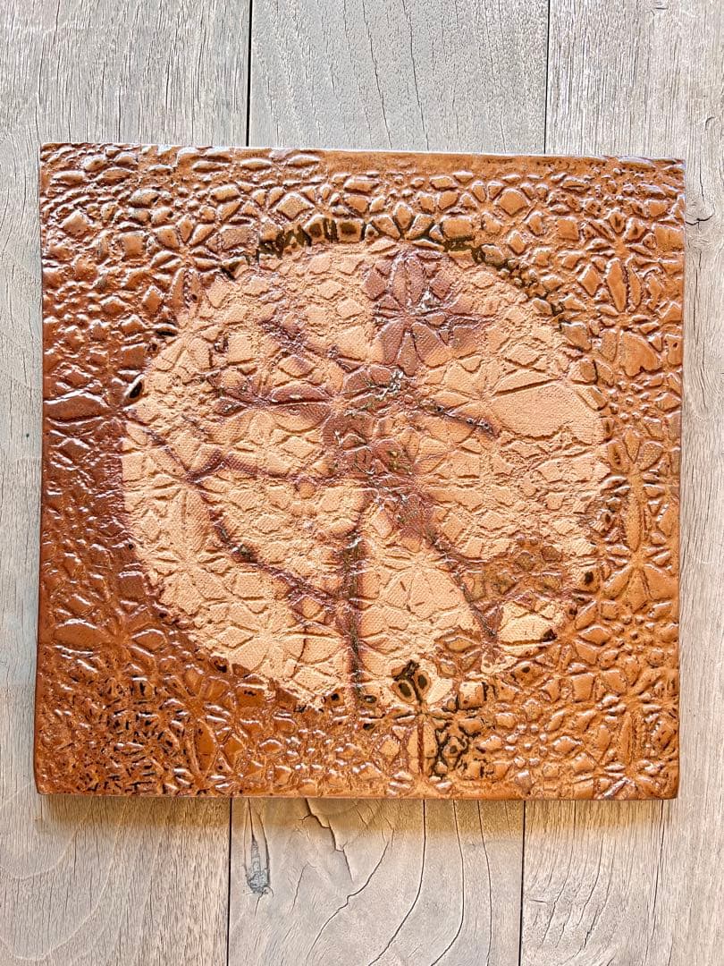 沖縄 陶芸 やちむん 作家一点もの　銘有り　皿　レリーフ