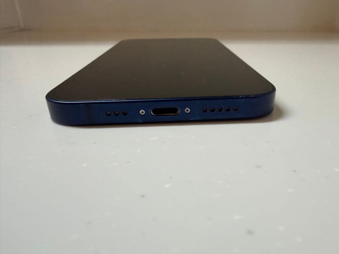 Apple iPhone 12 青 ケース付き