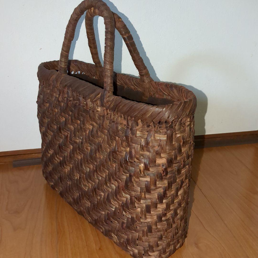 国産　古い山葡萄　やや大きめ　1番皮　籠