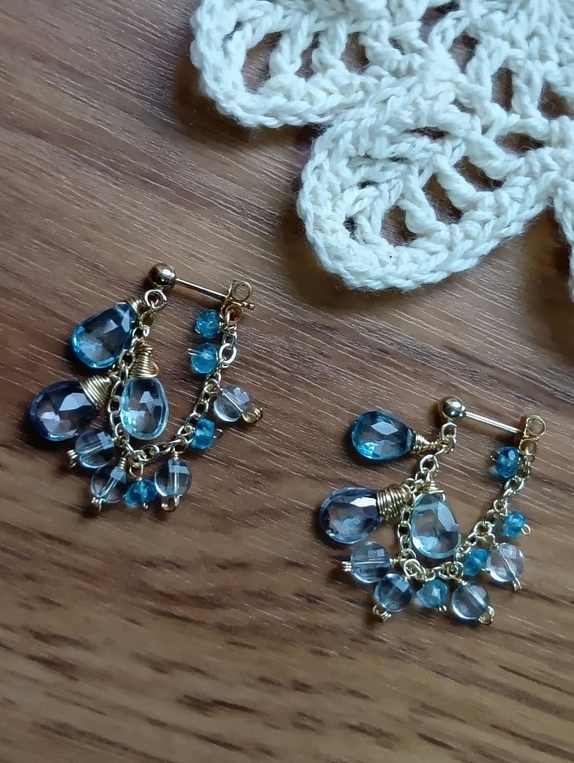 674　たっぷり宝石質トパーズのポストピアス