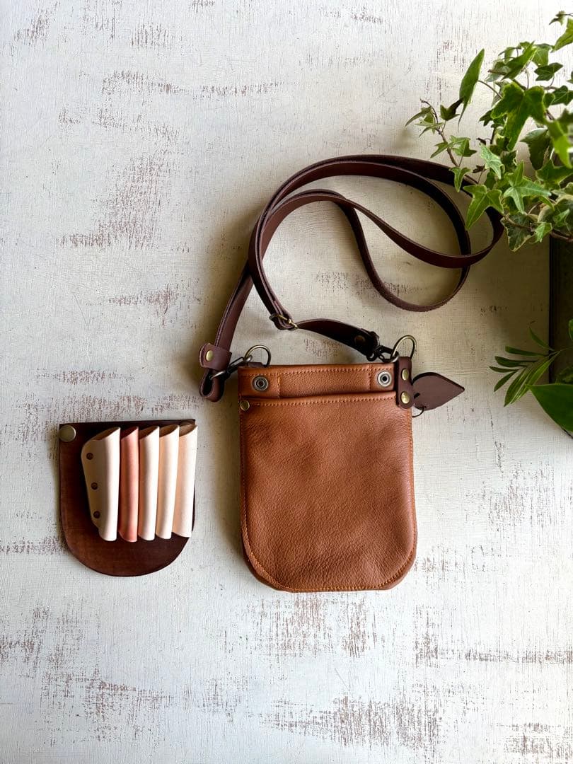 牛革キャメル、ハラコジラフのポシェットシザーケース