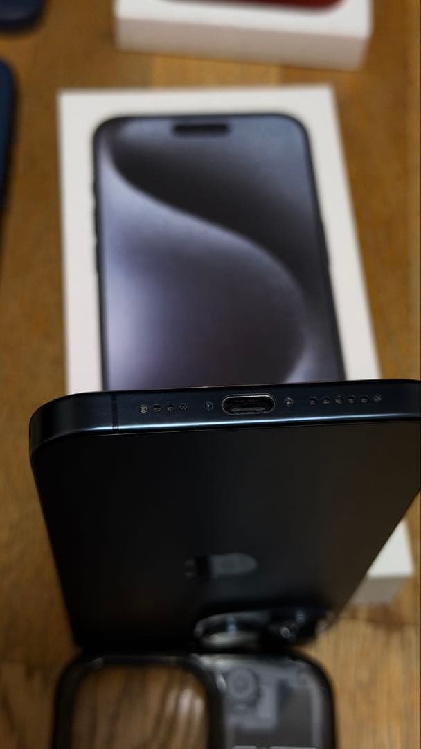 IPhone 15 Pro Max 256GB+ガラスフィルム+ ケース9個