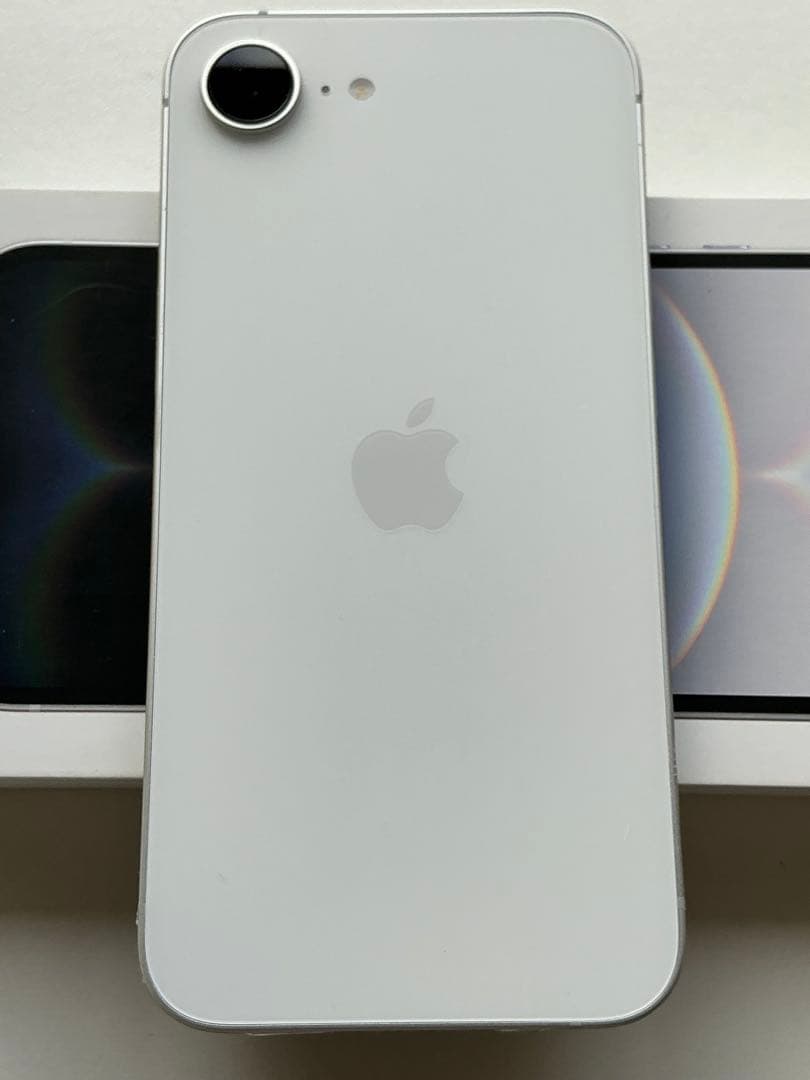 Apple iPhone 16e ホワイト 美品 箱付き AppleCare+