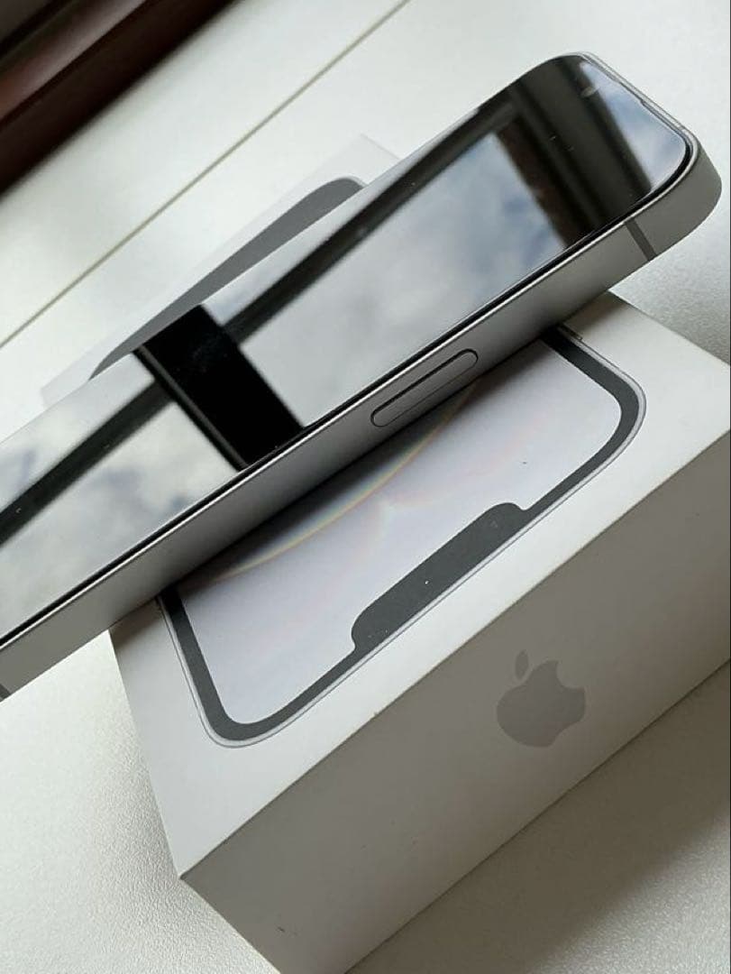 Apple iPhone 16e ホワイト 美品 箱付き AppleCare+