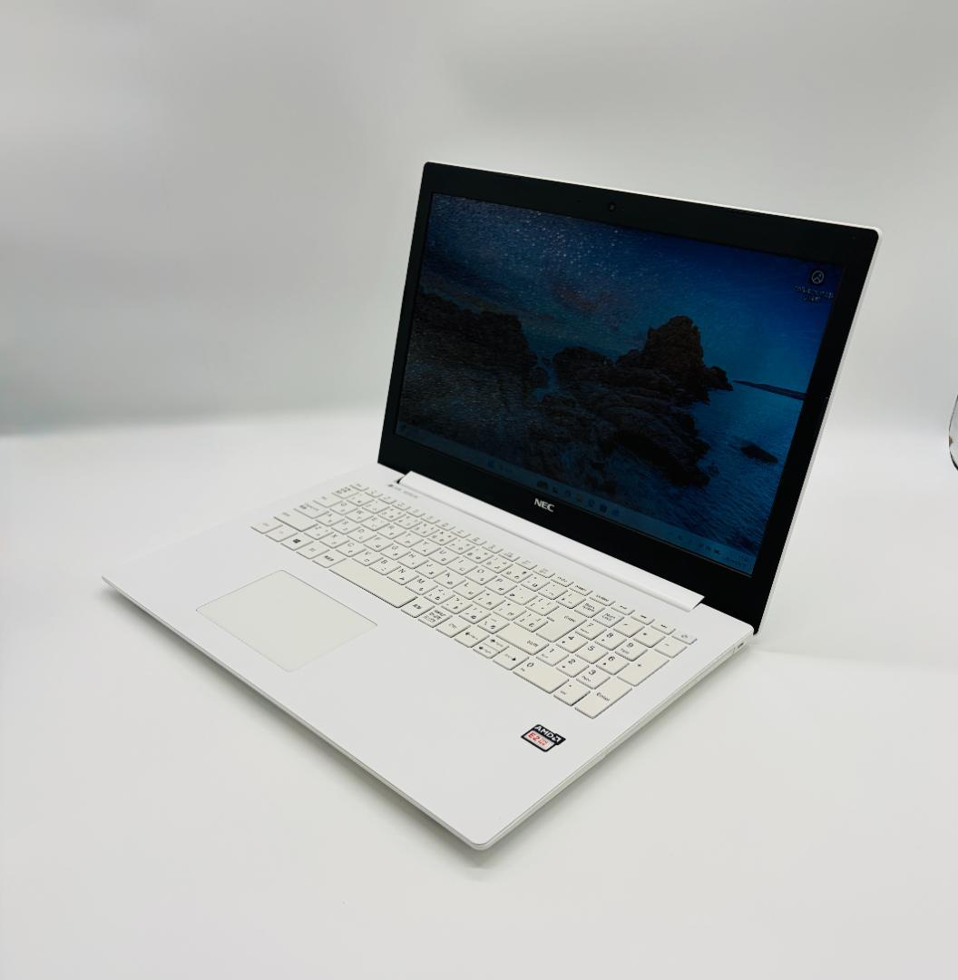 NEC NS10、15\"、DVD、8GB、500GB HDD、AMD 9000