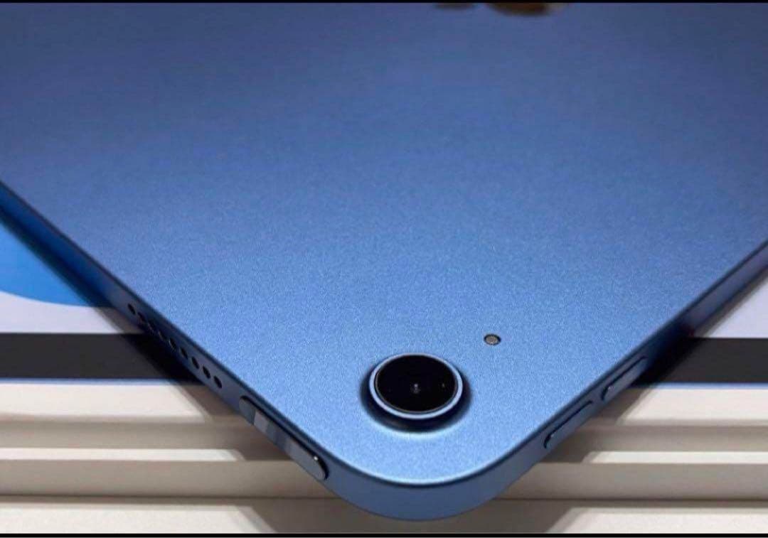 【超美品】Ipad第10世代Wi-Fiモデルキーボードとカバー付き