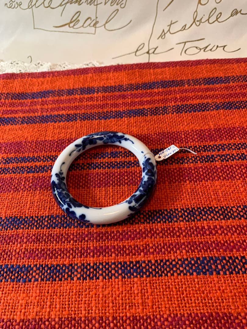 ロイヤルコペンハーゲン　ビンテージのレアなブルーフラワー陶器のバングル！お洒落！