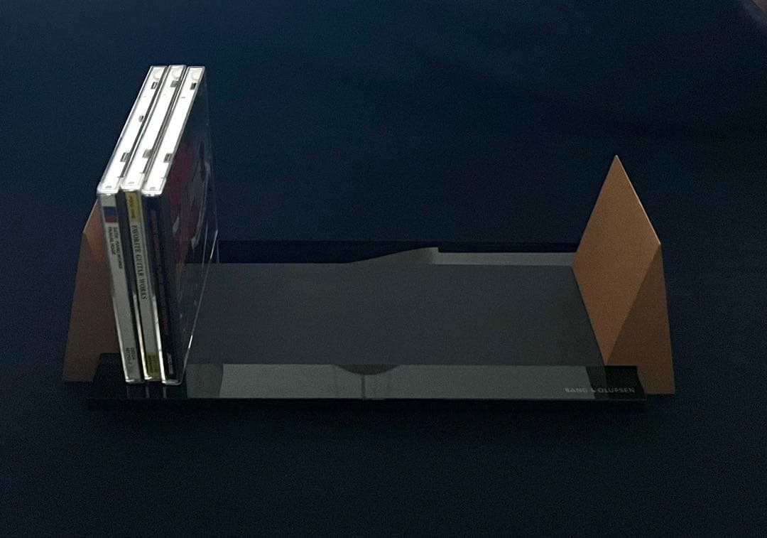 Bang & Olufsen バング＆オルフセン B&O アート的なCDラック