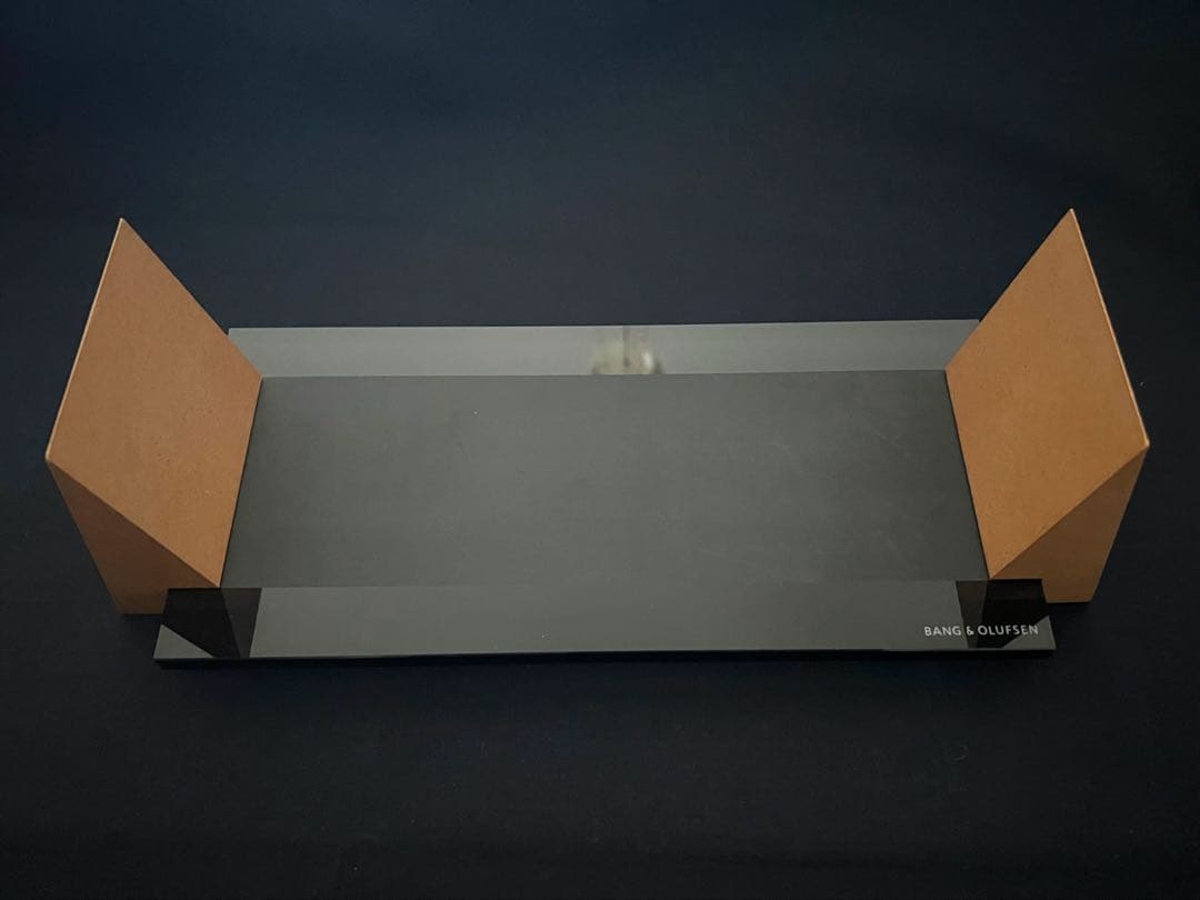 Bang & Olufsen バング＆オルフセン B&O アート的なCDラック