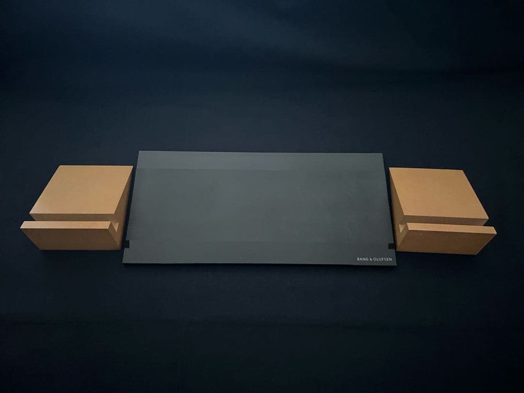 Bang & Olufsen バング＆オルフセン B&O アート的なCDラック