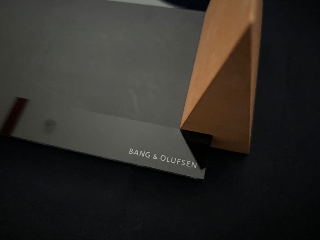 Bang & Olufsen バング＆オルフセン B&O アート的なCDラック