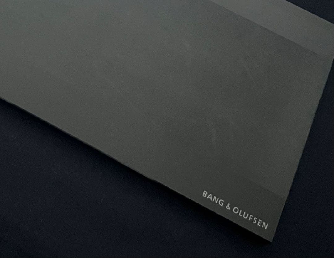 Bang & Olufsen バング＆オルフセン B&O アート的なCDラック