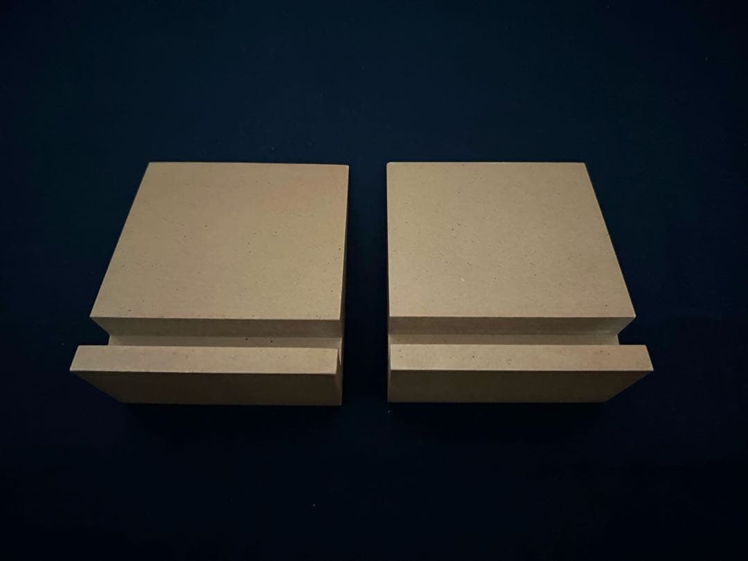 Bang & Olufsen バング＆オルフセン B&O アート的なCDラック