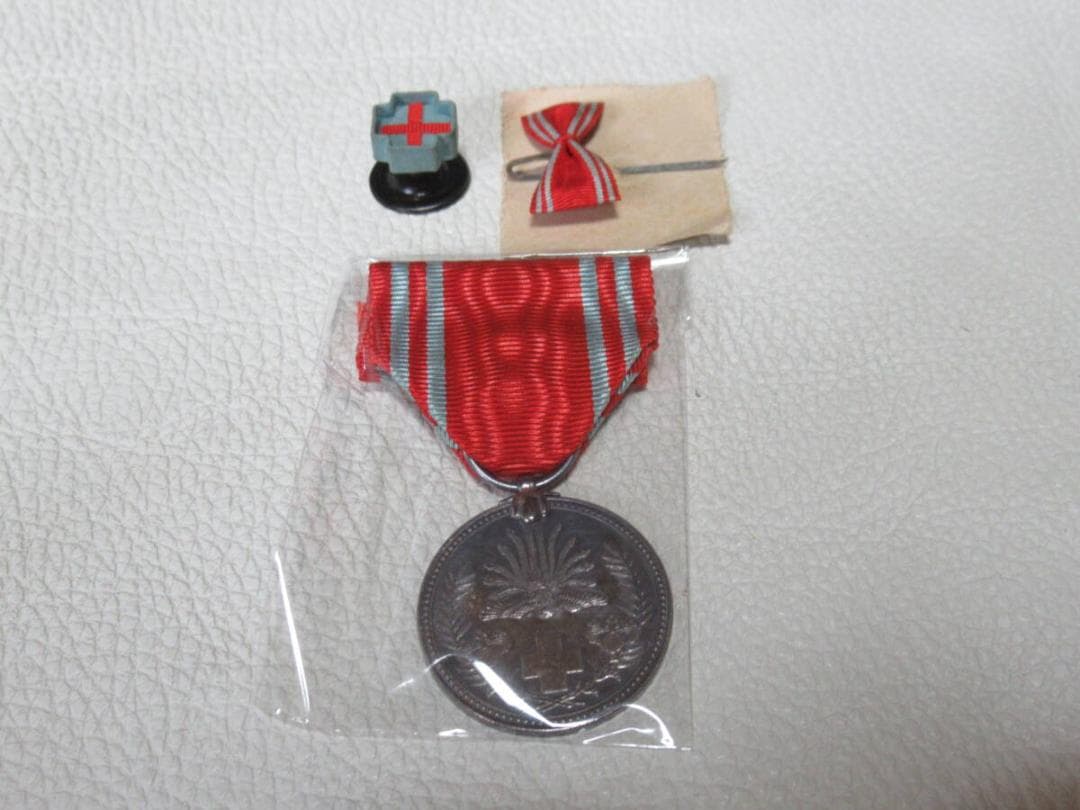 未使用 明治21年 黒漆塗箱付◆日本赤十字社 特別社員章 銀製 勲章/徽章/徽章