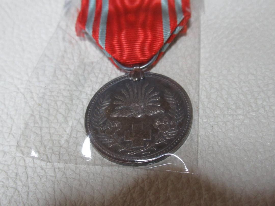 未使用 明治21年 黒漆塗箱付◆日本赤十字社 特別社員章 銀製 勲章/徽章/徽章